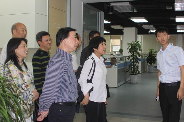 全國(guó)總工會(huì)民主管理部副部長(zhǎng)暨省、市總工會(huì)領(lǐng)導(dǎo)蒞臨公司調(diào)研、指導(dǎo)工作