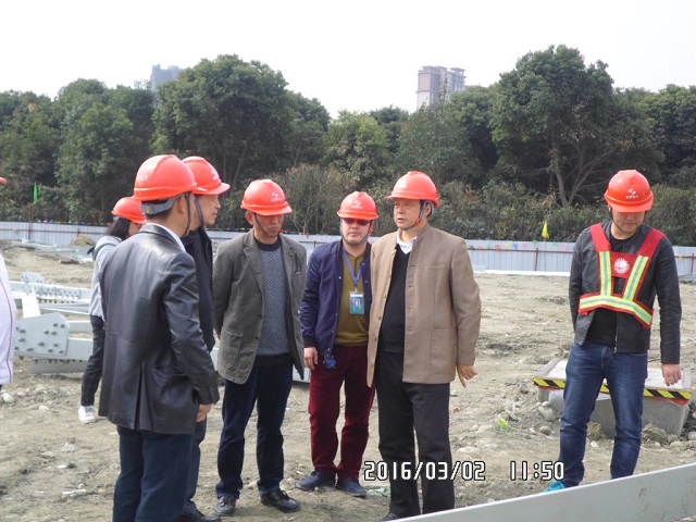 陳紹祥董事長(zhǎng)到特高壓實(shí)訓(xùn)線(xiàn)工程檢查鐵塔組裝情況