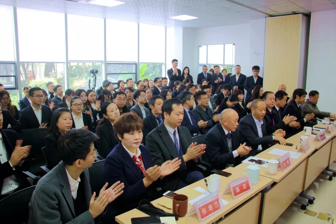 情系成蜀家人，冬日愛暖人間——成蜀電力集團愛心捐款活動