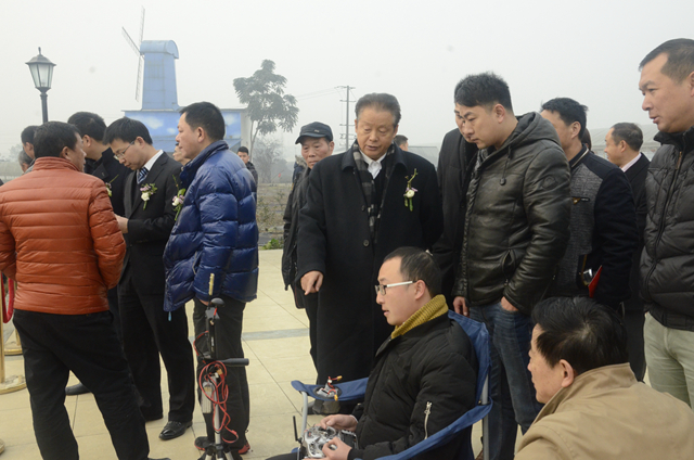 “成蜀飛手”盡顯風采首期無人機應用技術高級培訓班學員圓滿結(jié)業(yè)