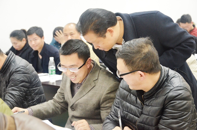 公司組織管理人員參加安全知識(shí)培訓(xùn)考核會(huì)
