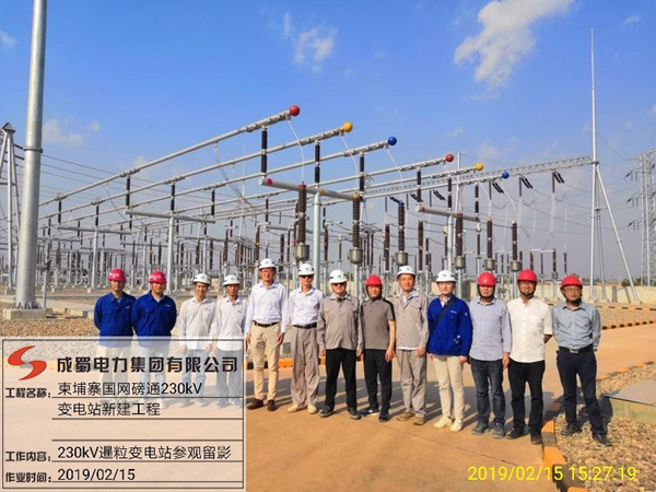 中國重型機(jī)械公司王總在陳云總經(jīng)理陪同下視察檢查柬埔寨磅通230kV變電站及線路工程