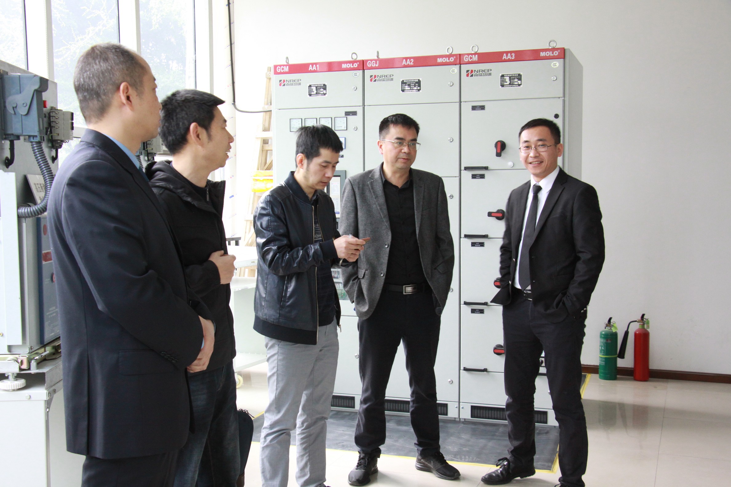 成都農(nóng)業(yè)科技職業(yè)學(xué)院機電技術(shù)分院領(lǐng)導(dǎo)來司考察交流