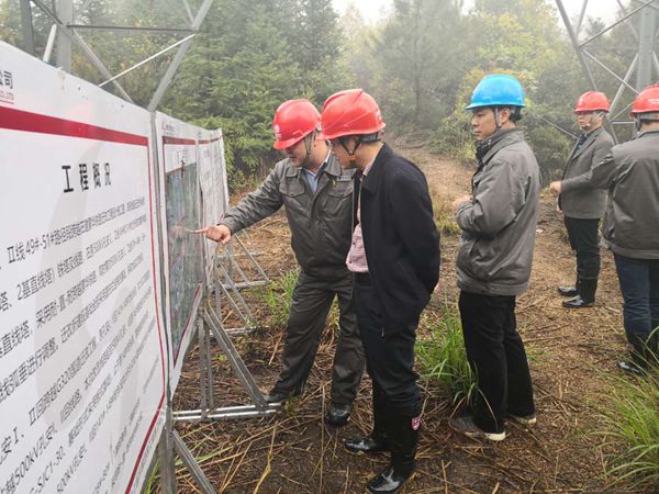 國網(wǎng)江西檢修公司總經(jīng)理伍小生一行蒞臨500kV孔安一二線跨越遷改工程視察指導(dǎo)工作