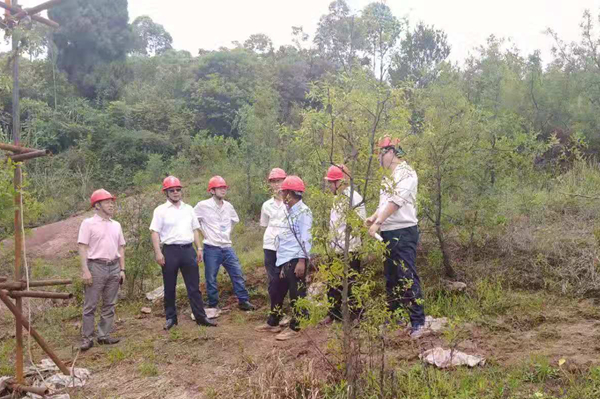 四川電力檢修公司白總一行到500kV山桃線遷改工程施工現(xiàn)場檢查指導工作