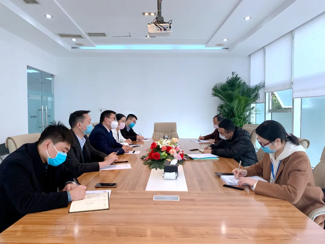 青羊區(qū)工會(huì)領(lǐng)導(dǎo)蒞臨集團(tuán)調(diào)研指導(dǎo)復(fù)工復(fù)產(chǎn)和疫情防控工作