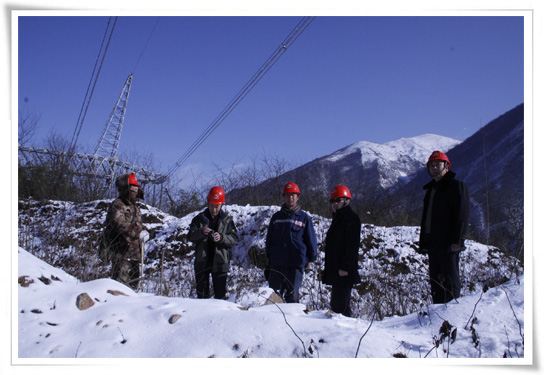 500kV石雅線、二普線線路覆冰，成蜀電力抗冰保電