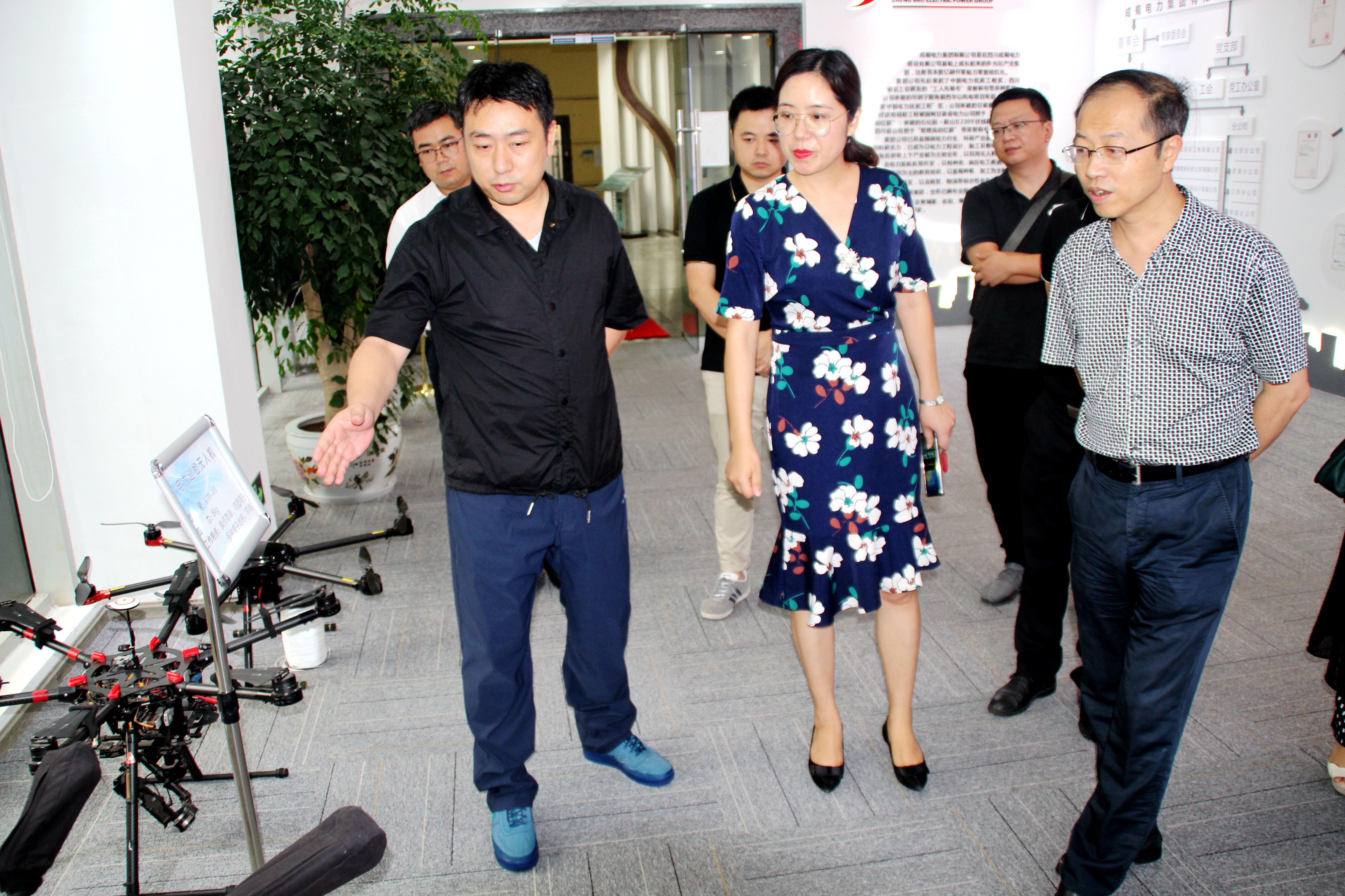 綿陽市水利規(guī)劃設(shè)計(jì)院院長門利軍一行到訪集團(tuán)參觀交流