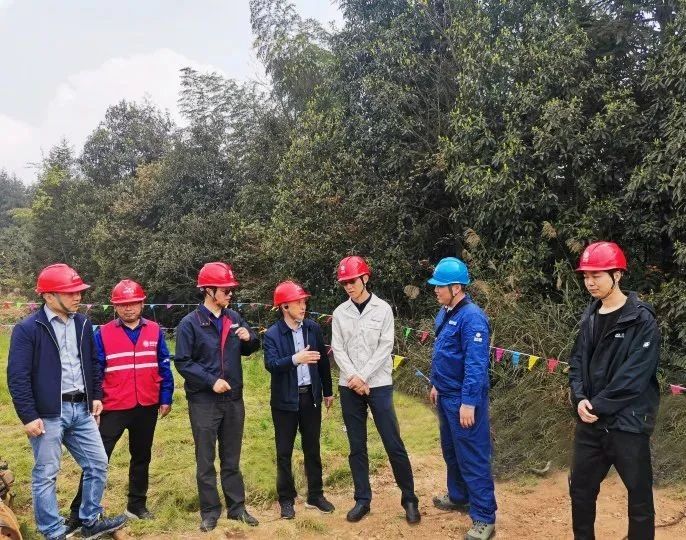 成蜀電力集團副總經(jīng)理江明一行赴 ±800kV賓金線停電檢修現(xiàn)場視察指導工作