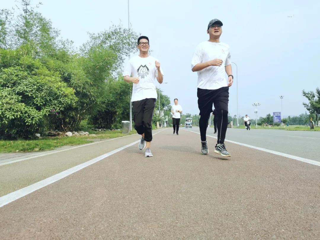集結(jié)號角再度吹響，成蜀跑團(tuán)·非遺博覽園站激情開跑