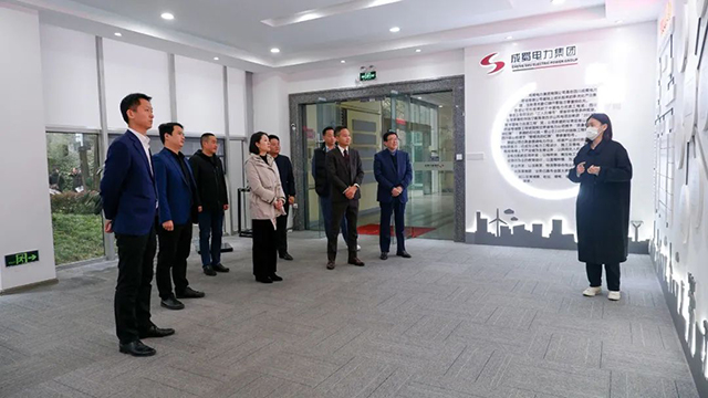 成都市青羊區(qū)總工會(huì)、府南街道總工會(huì)領(lǐng)導(dǎo)蒞臨成蜀電力集團(tuán)參觀交流