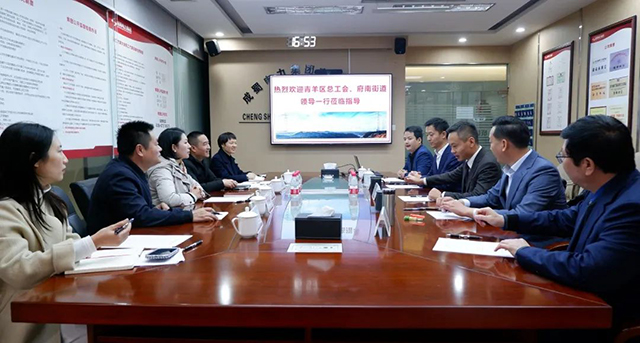 成都市青羊區(qū)總工會(huì)、府南街道總工會(huì)領(lǐng)導(dǎo)蒞臨成蜀電力集團(tuán)參觀交流