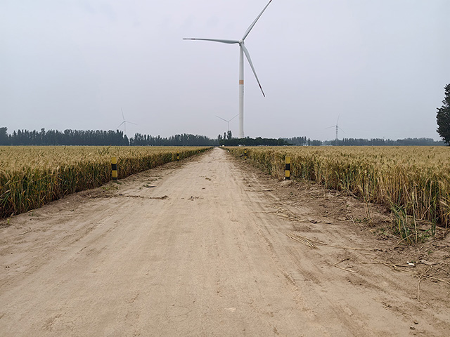 華潤新能源內(nèi)黃潤風400MW風電項目檢修道路施工穩(wěn)步推進