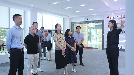 青羊區(qū)委常委、統(tǒng)戰(zhàn)部部長(zhǎng)鄒華一行蒞臨公司調(diào)研