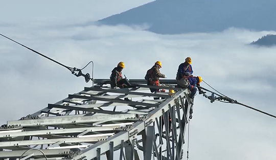 ±800kV建蘇線(xiàn)地線(xiàn)融冰改造，筑牢冬季電網(wǎng)安全防線(xiàn)