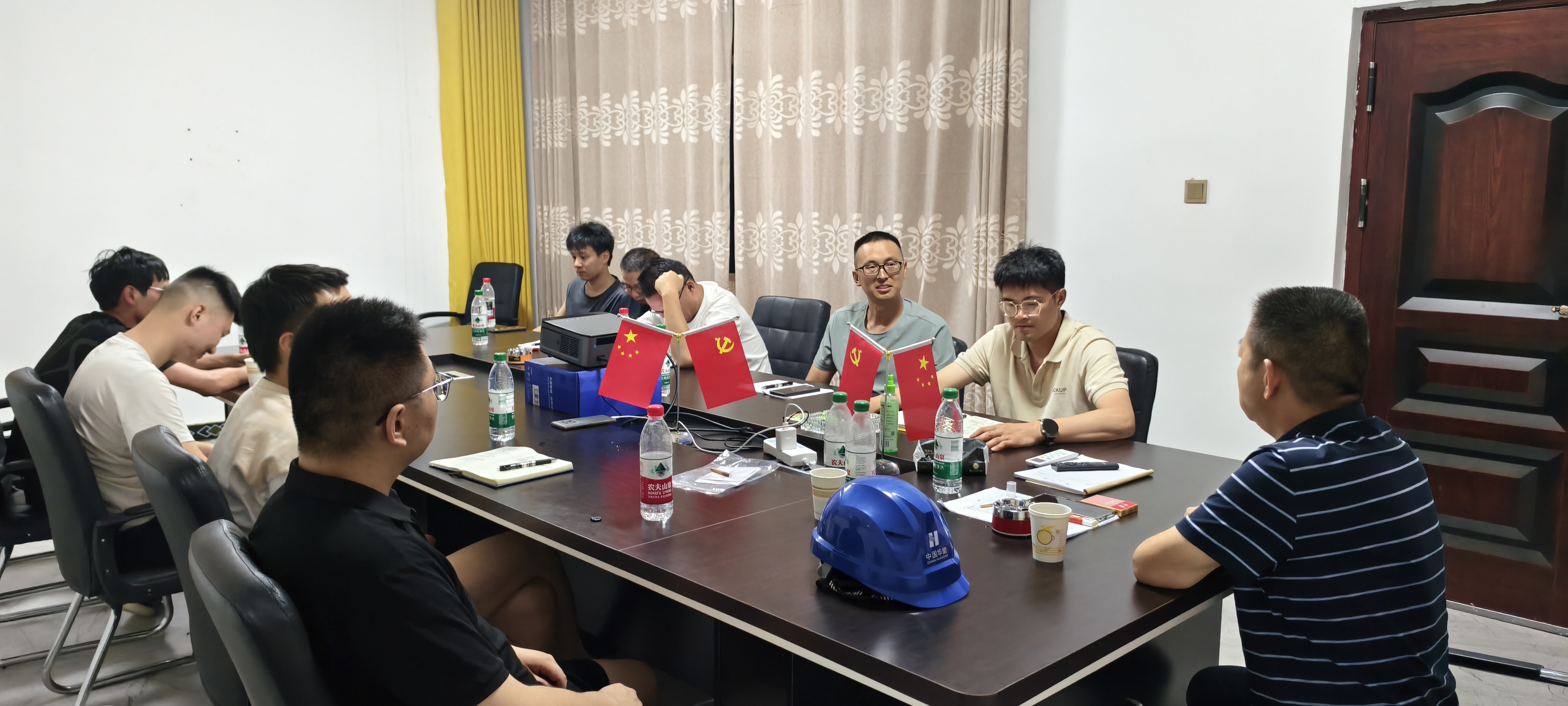 云南省政協(xié)領(lǐng)導(dǎo)到小灣500kV聯(lián)絡(luò)變電站視察調(diào)研