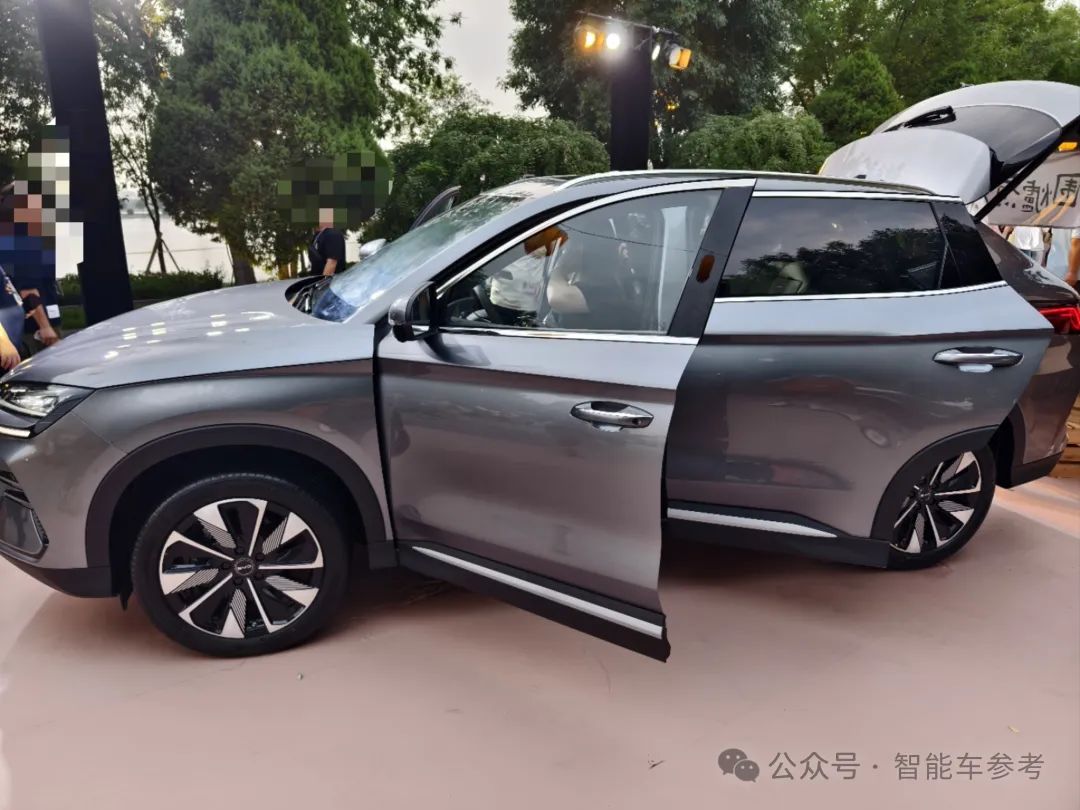 13.6萬，最先進(jìn)插混系統(tǒng)上車SUV銷冠，一箱油從深圳到開封