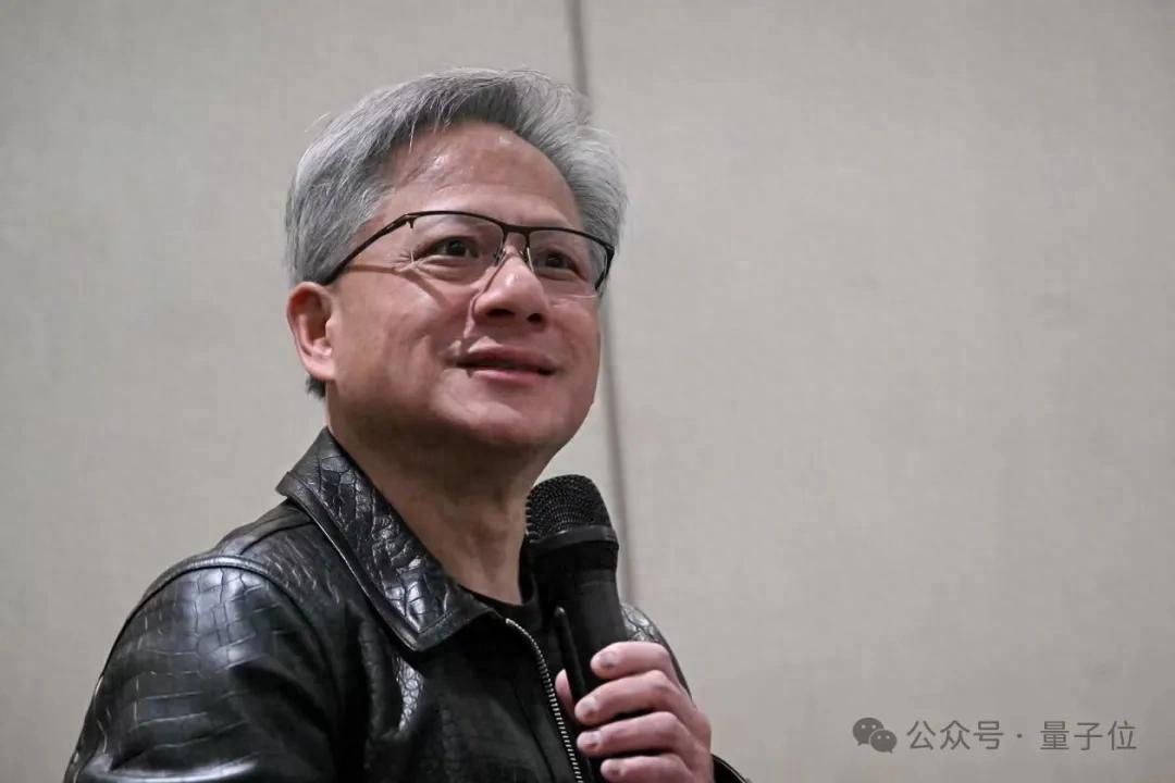 黃仁勛評(píng)價(jià)AI PC銷量不及預(yù)期，聯(lián)想VP回應(yīng)了｜CES 2025