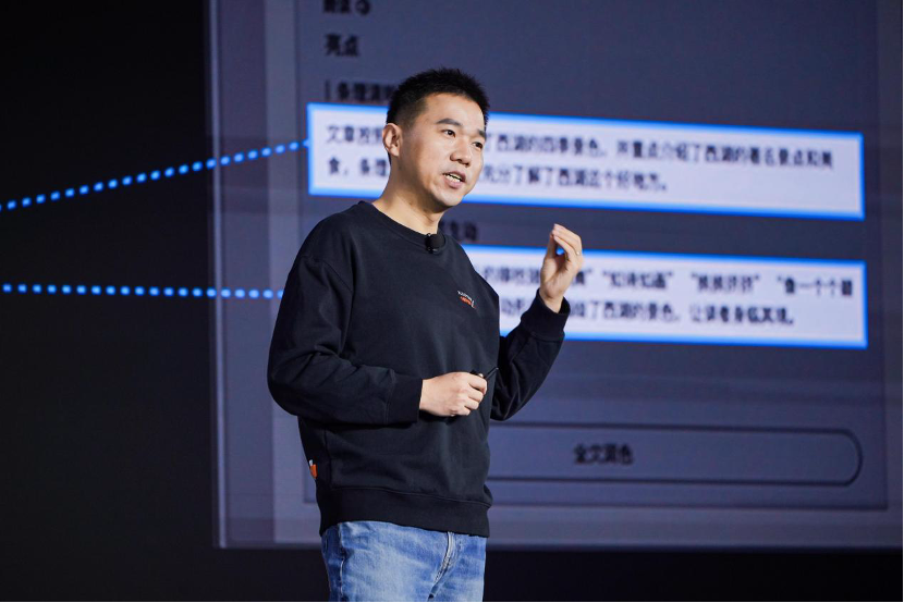 小猿學練機推彩墨版 搭載專屬教育大模型