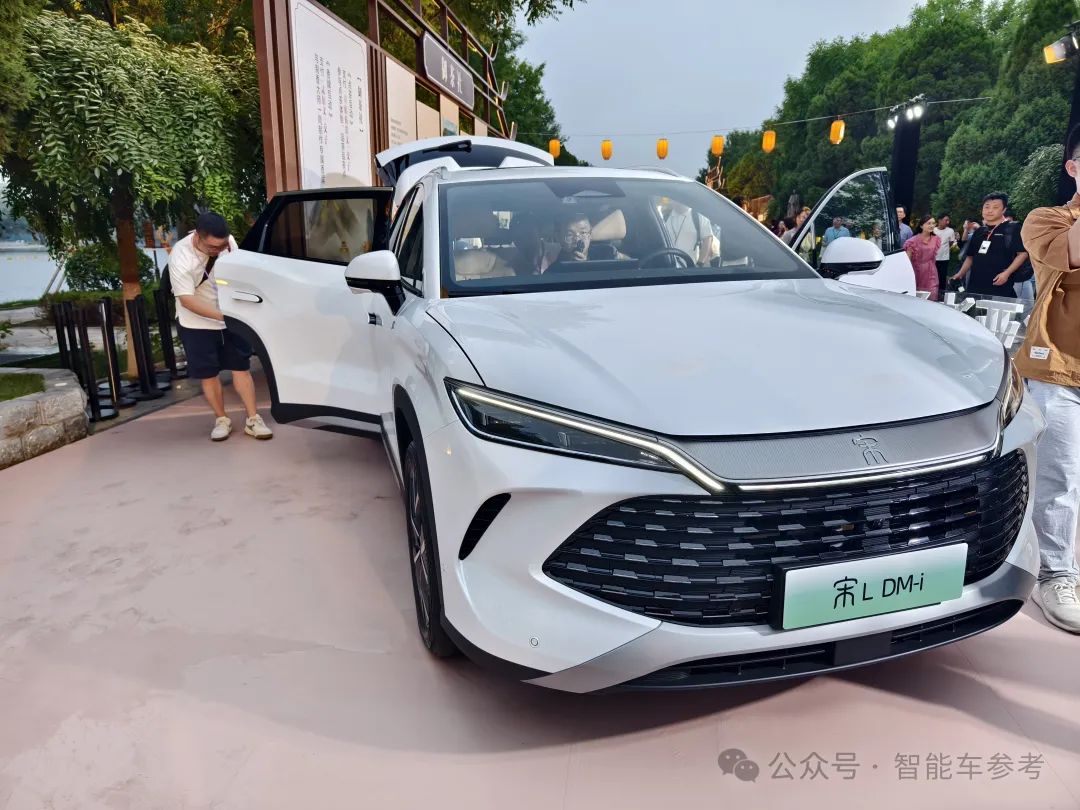 13.6萬，最先進(jìn)插混系統(tǒng)上車SUV銷冠，一箱油從深圳到開封