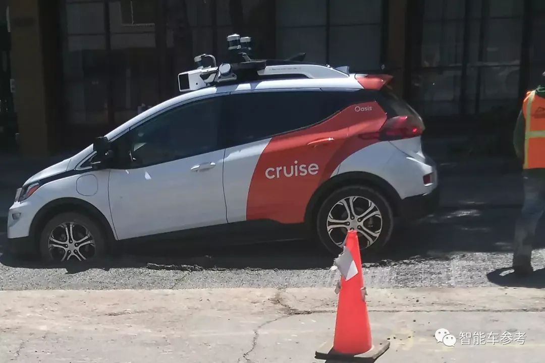 硅谷Robotaxi完全放開(kāi)后事故頻發(fā)，問(wèn)題充分暴露，正好摸著過(guò)河