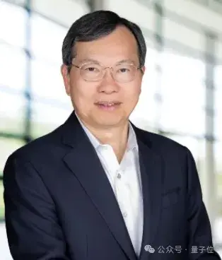 一年暴漲900%，這個(gè)華人成為黃院士門下最大贏家