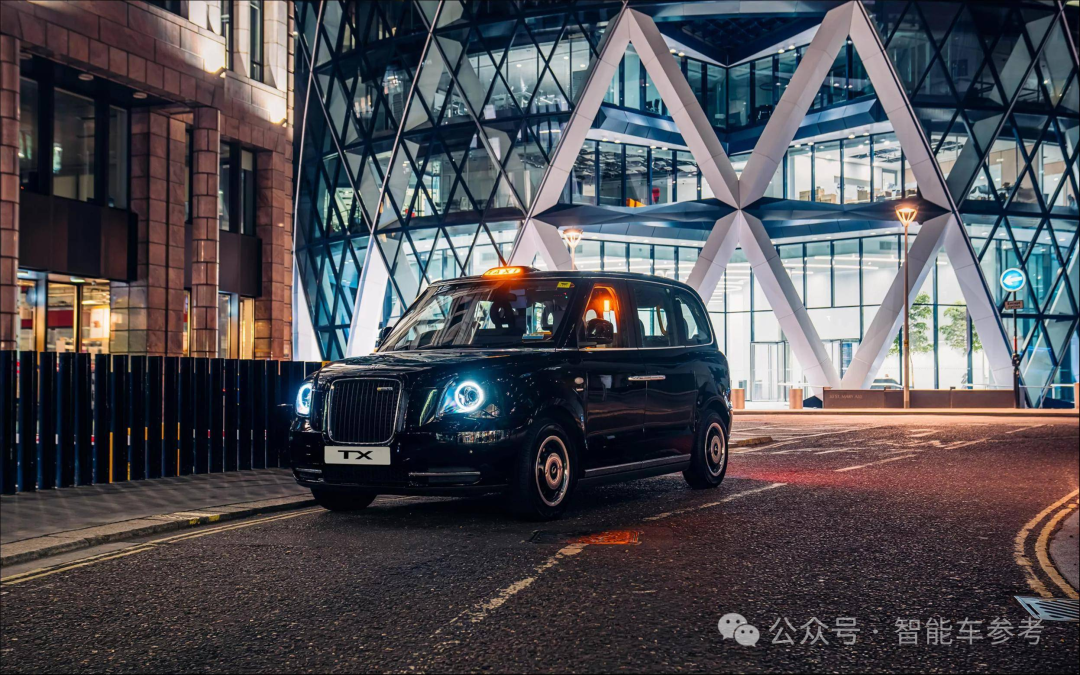 30萬起，全球首款4排8座純電MPV上市，買車還送黃花梨