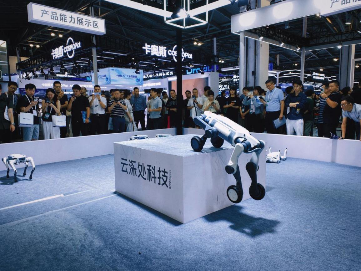 WAIC 2025現(xiàn)場(chǎng)直擊：看云深處科技如何將具身智能轉(zhuǎn)化為實(shí)際生產(chǎn)力