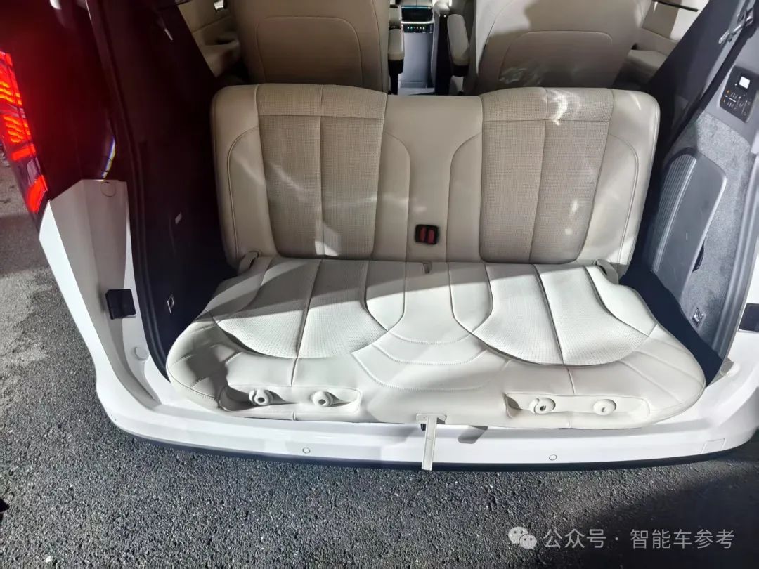 30萬起，全球首款4排8座純電MPV上市，買車還送黃花梨