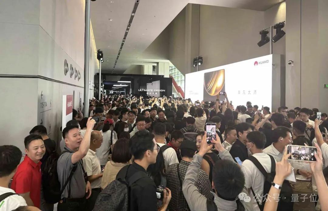 23999元起，鴻蒙「折疊屏」電腦來了！展開比手機還薄