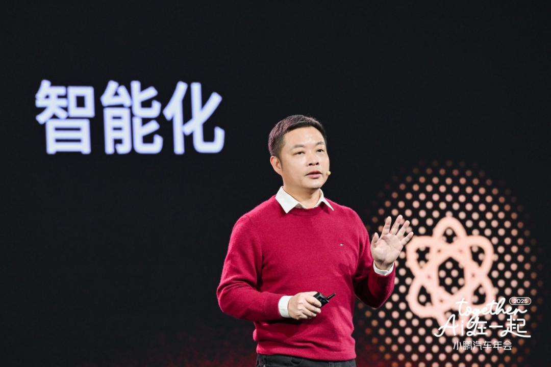 小鵬年會(huì)：機(jī)器人飛行汽車開放體驗(yàn)，明確轉(zhuǎn)型AI，今年再招6000人