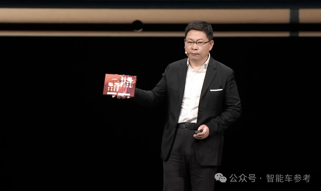 27萬，華為發(fā)布首款轎跑SUV，打的就是Model Y，余承東：ADS斷代領(lǐng)先