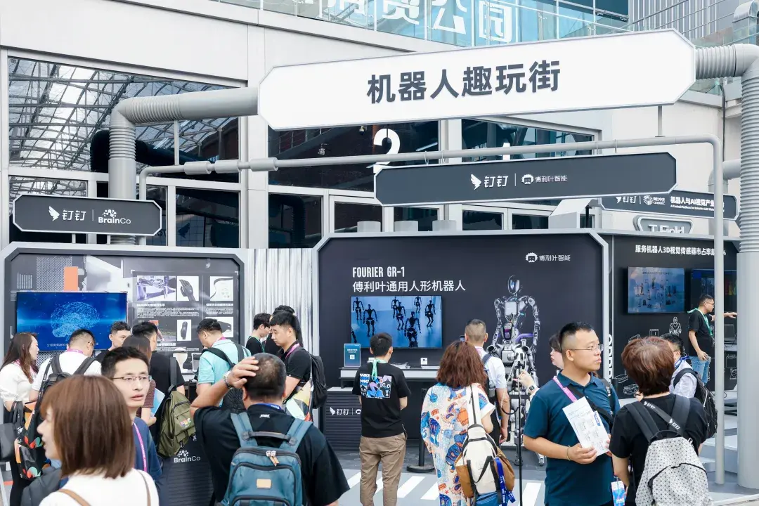 楊植麟閆俊杰都來站臺(tái)！釘釘要建中國最開放AI生態(tài)