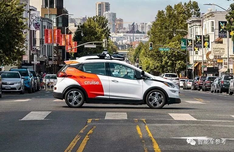硅谷Robotaxi完全放開(kāi)后事故頻發(fā)，問(wèn)題充分暴露，正好摸著過(guò)河