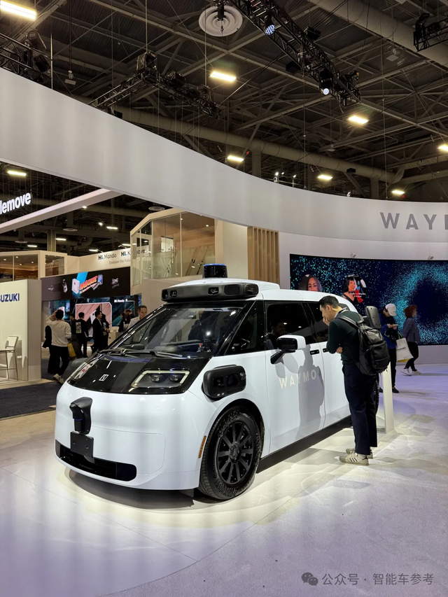 馬斯克給特斯拉Robotaxi裝上方向盤