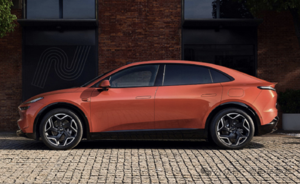 蔚來(lái)首款900V車型已下線！對(duì)標(biāo)Model Y，22萬(wàn)預(yù)售，冰箱彩電大沙發(fā)