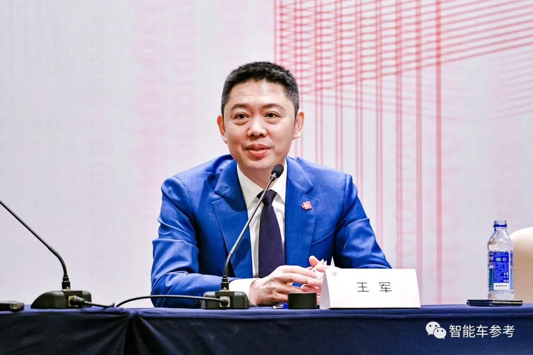 華為重磅人事調(diào)整：余承東重心重回手機(jī)，智能車空降CEO