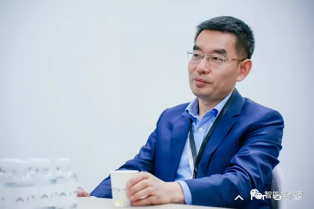 華為重磅人事調(diào)整：余承東重心重回手機(jī)，智能車空降CEO