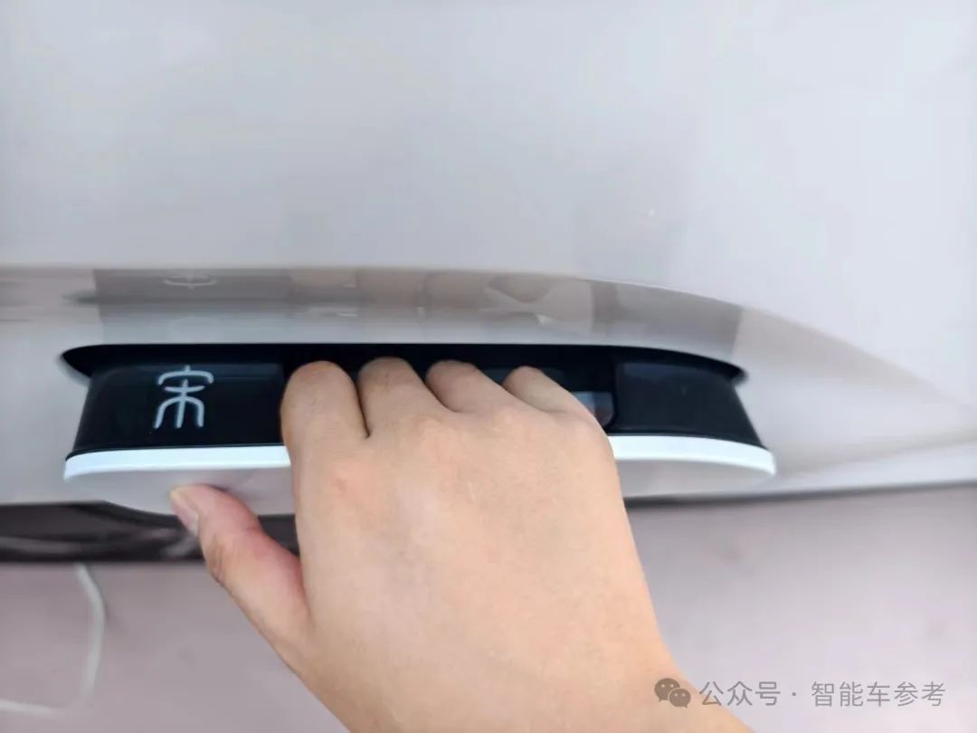 13.6萬，最先進(jìn)插混系統(tǒng)上車SUV銷冠，一箱油從深圳到開封