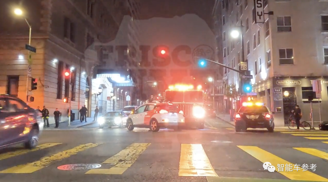 硅谷Robotaxi完全放開(kāi)后事故頻發(fā)，問(wèn)題充分暴露，正好摸著過(guò)河
