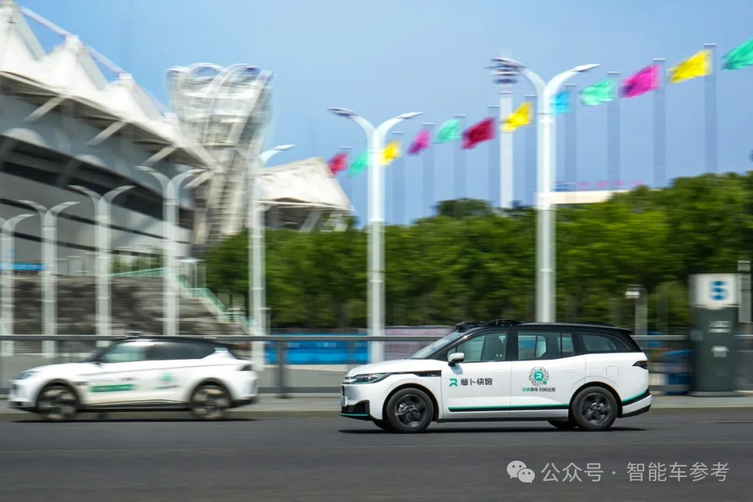 蘿卜快跑出圈，武漢無(wú)人車(chē)折服歪果仁：像科幻電影