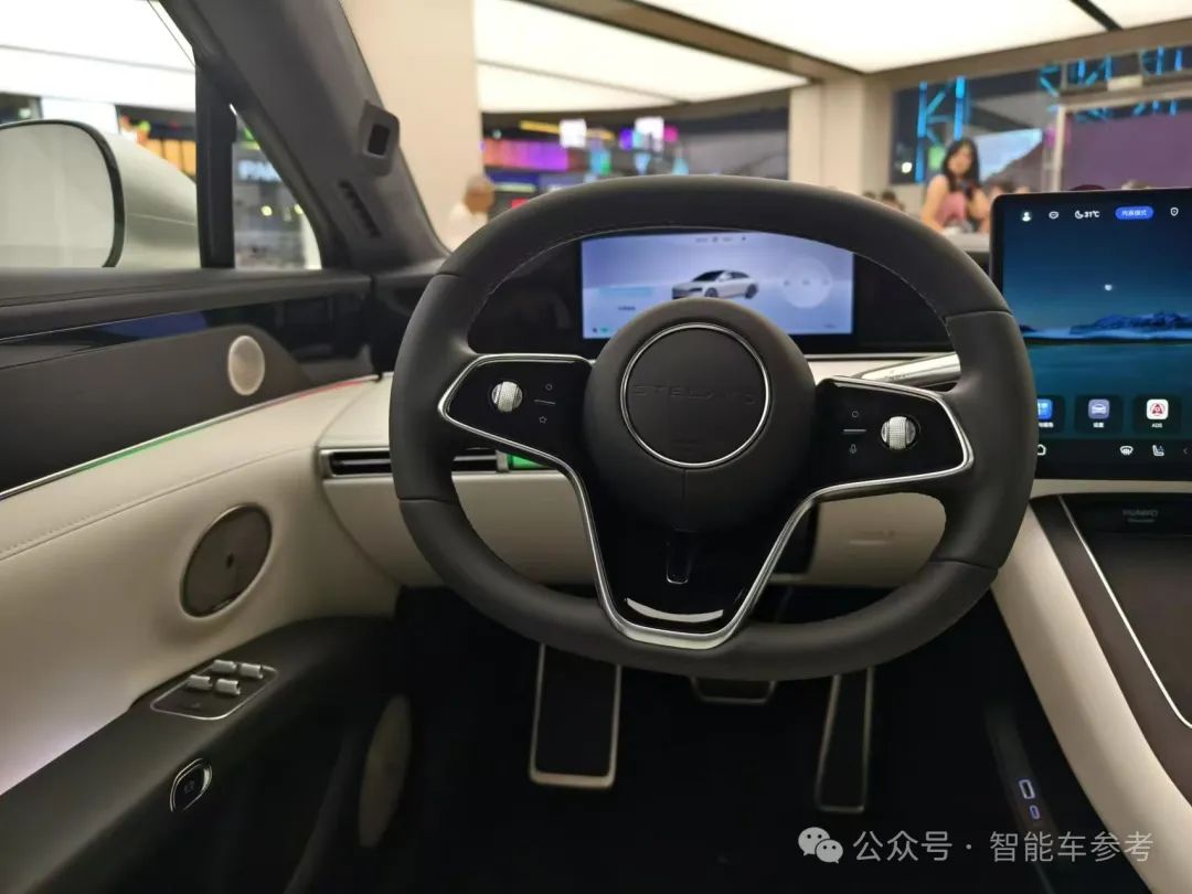 40萬！華為首款行政轎車上市，首發(fā)ADS 3.0，余承東新Slogan貫穿全場