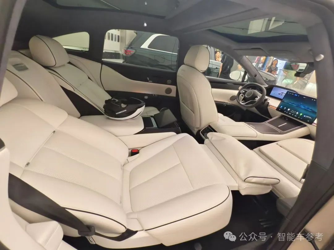 40萬！華為首款行政轎車上市，首發(fā)ADS 3.0，余承東新Slogan貫穿全場