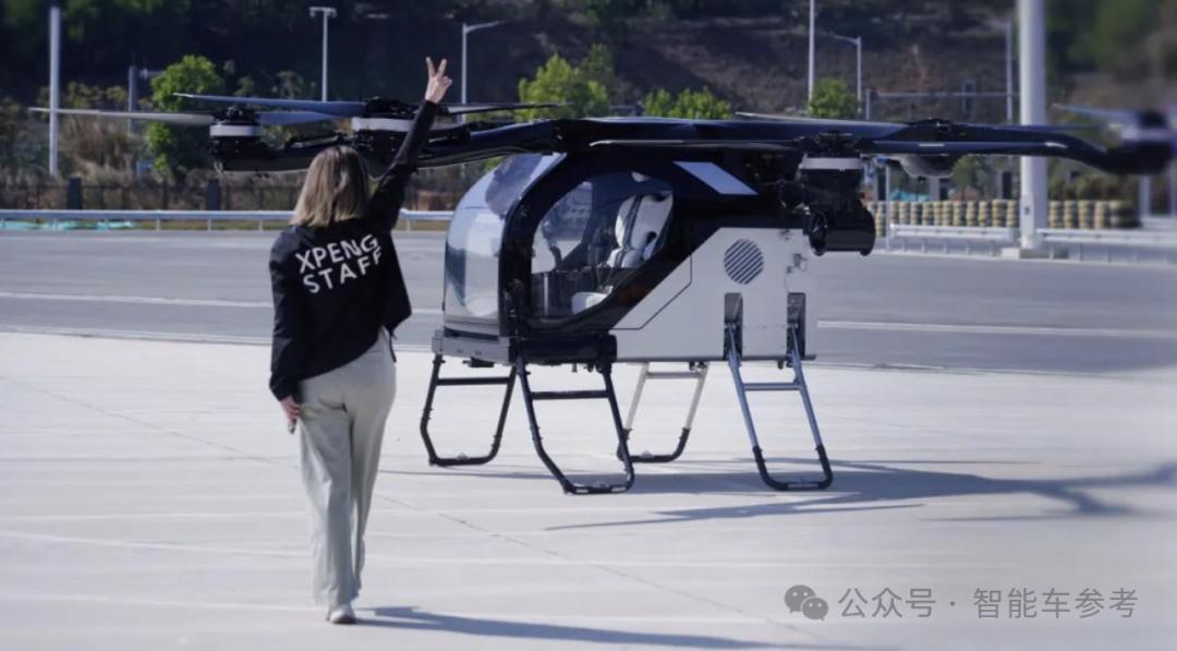 小鵬年會(huì)：機(jī)器人飛行汽車開放體驗(yàn)，明確轉(zhuǎn)型AI，今年再招6000人