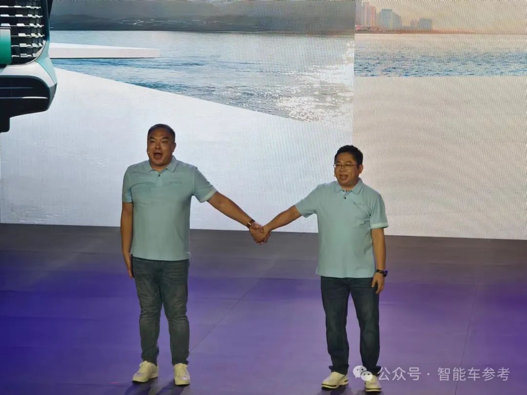 13.6萬，最先進(jìn)插混系統(tǒng)上車SUV銷冠，一箱油從深圳到開封