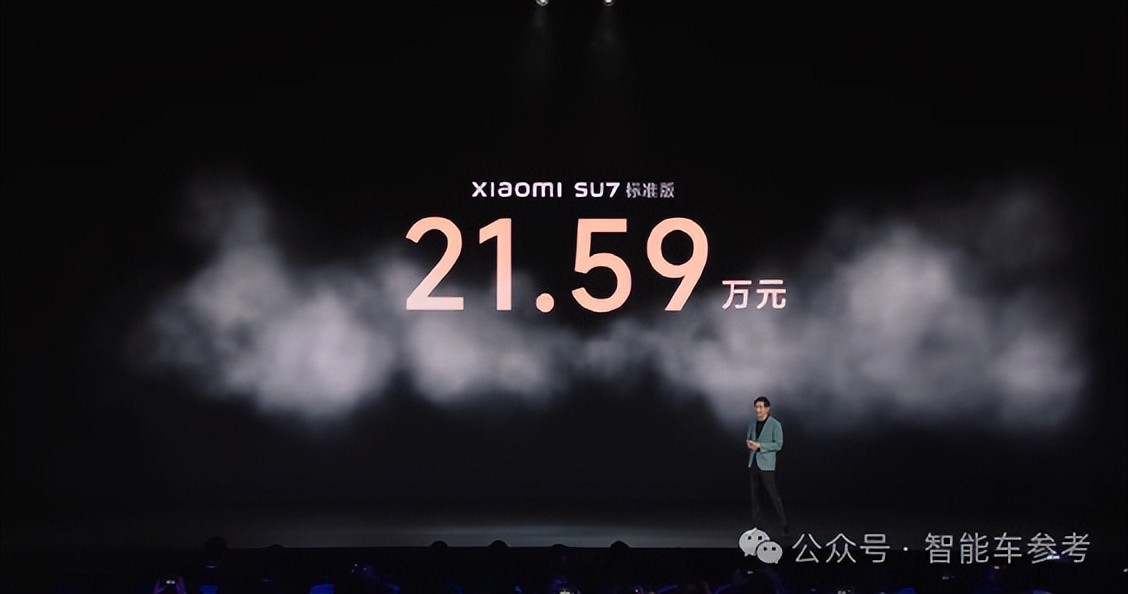 雷軍臨門降價引爆小米SU7！一夜賣光一年產(chǎn)能，高管自曝回工廠007