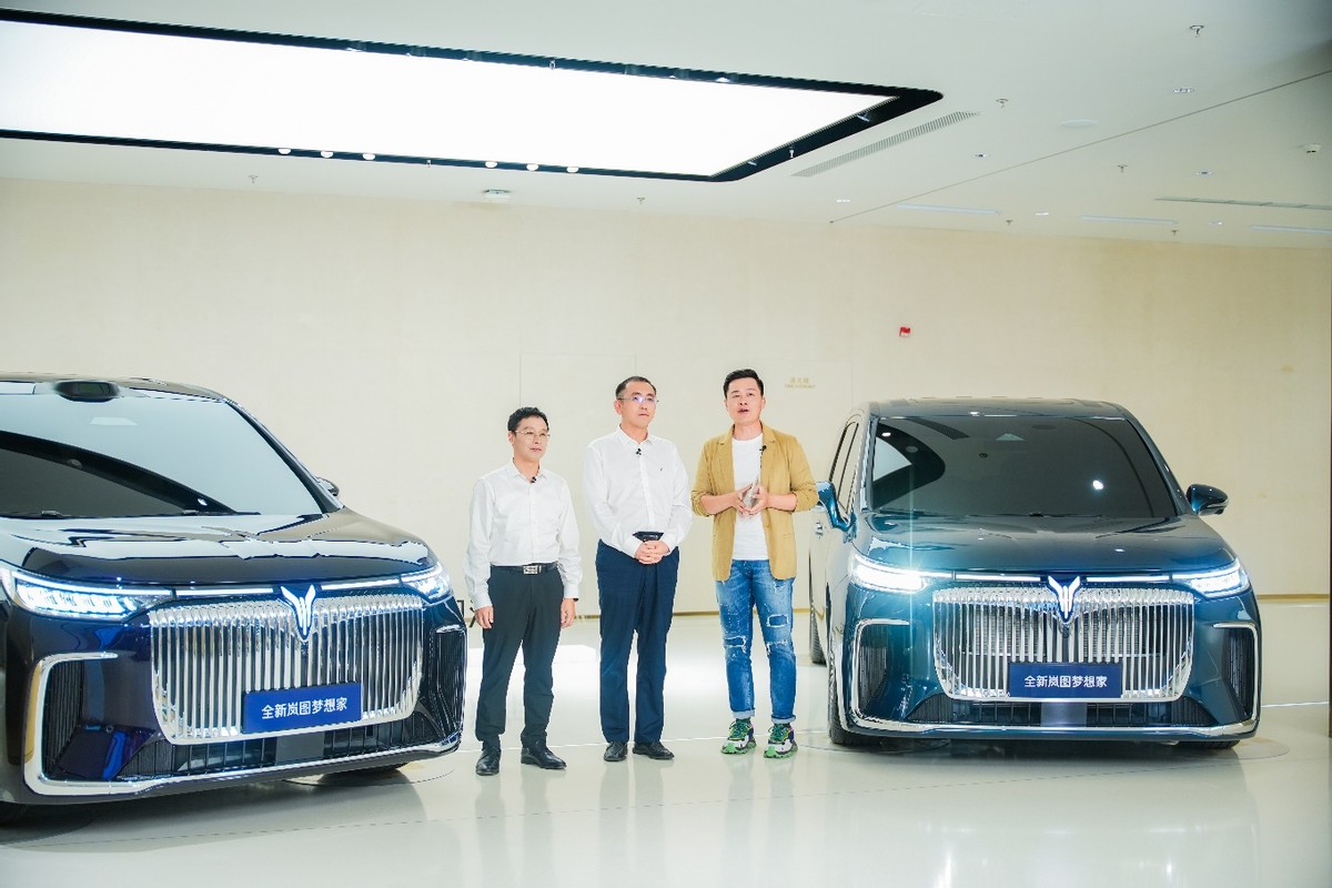 華為乾崑智駕+鴻蒙座艙首搭MPV，全新嵐圖夢(mèng)想家亮相