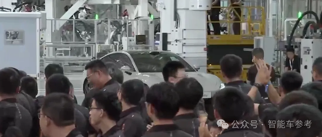 雷軍：地表最強(qiáng)四門車，小米造！自曝造車起步估值超700億