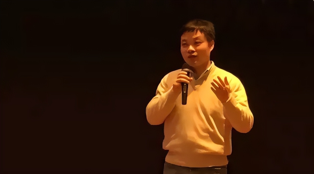 小鵬年會(huì)：機(jī)器人飛行汽車開放體驗(yàn)，明確轉(zhuǎn)型AI，今年再招6000人