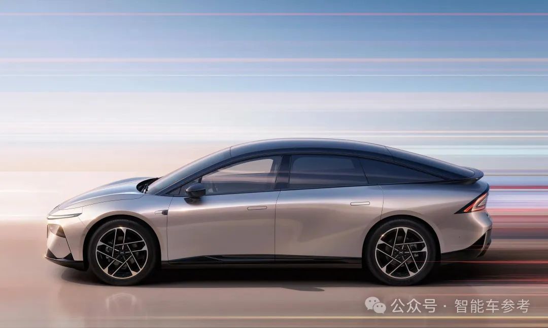 小鵬年會(huì)：機(jī)器人飛行汽車開放體驗(yàn)，明確轉(zhuǎn)型AI，今年再招6000人